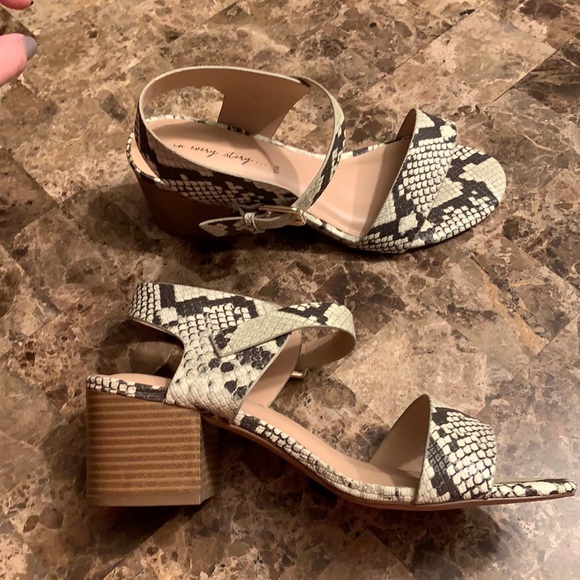 In every story NWT sandal, 8W - Picture 1 of 5